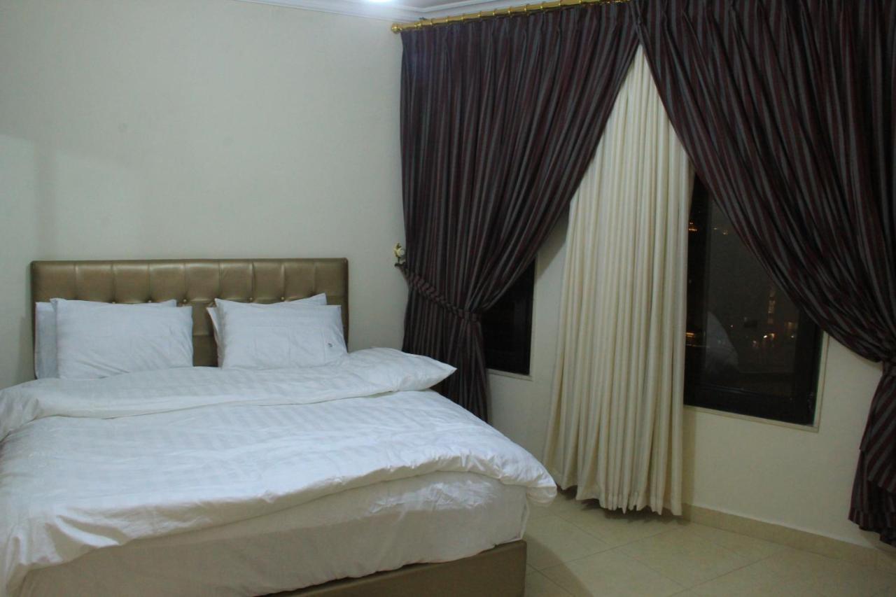 Shami Plaza Hotel Amman Bagian luar foto